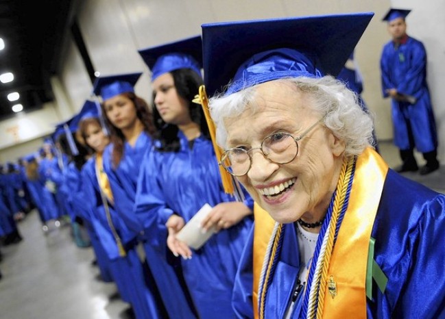 Ft. Lauderdale--- fl-elder-college-graduates-1214d---Betty Reilly, age 85, waits with fellow graduates at Wednesday night's Broward College commencement at the Broward County Convention Center. Robert Duyos Sun-Sentinel